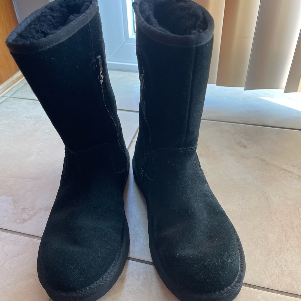 Woman’s UGG boots they are in  good condition for datelines see the pictures.